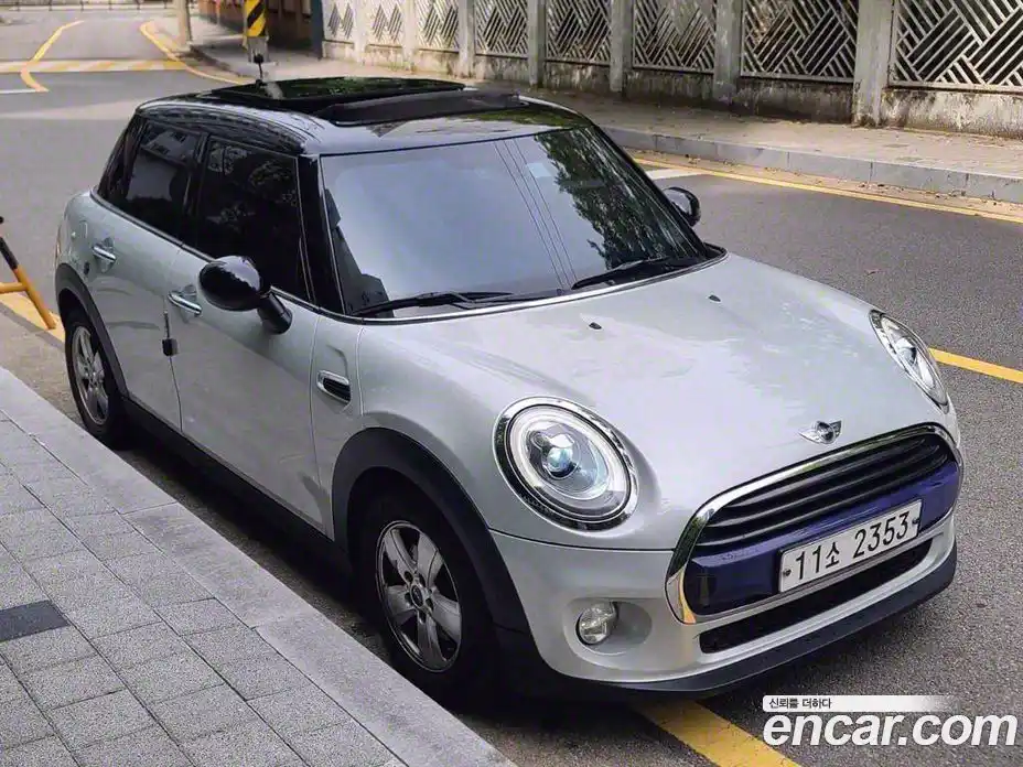 Mini Cooper 2015 1.5 Автомат в Москве № 228334, фото 6
