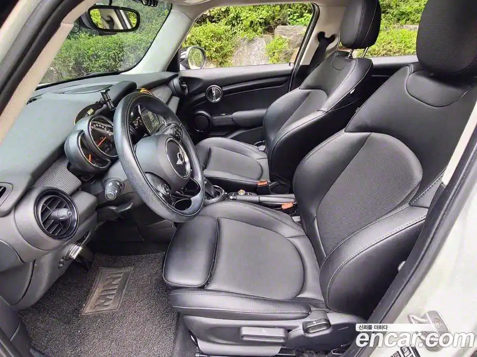 Mini Cooper 2015 1.5 Автомат в Москве № 228334, фото 10