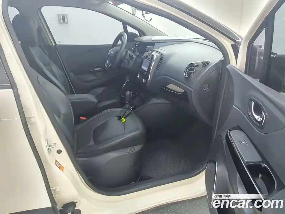 Renault QM3 2015 1.5 Автомат в Москве № 354896, фото 13