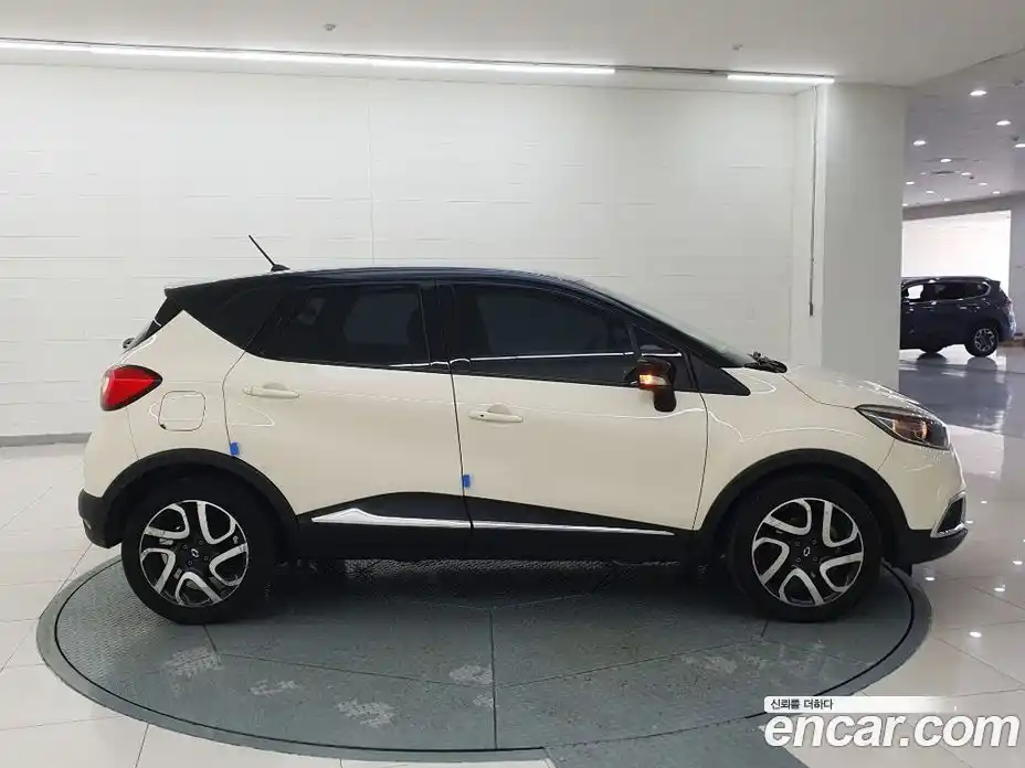 Renault QM3 2015 1.5 Автомат в Москве № 354896, фото 18