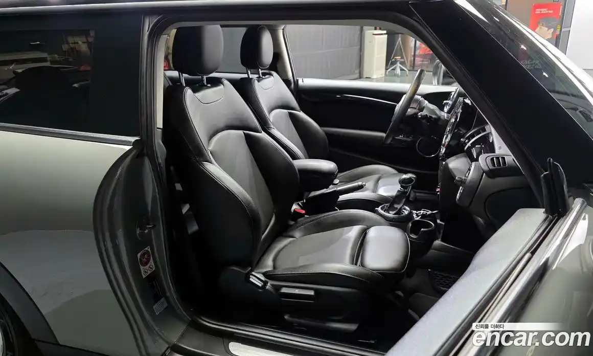 Mini Cooper 2017 1.5 Автомат в Москве № 432116, фото 12