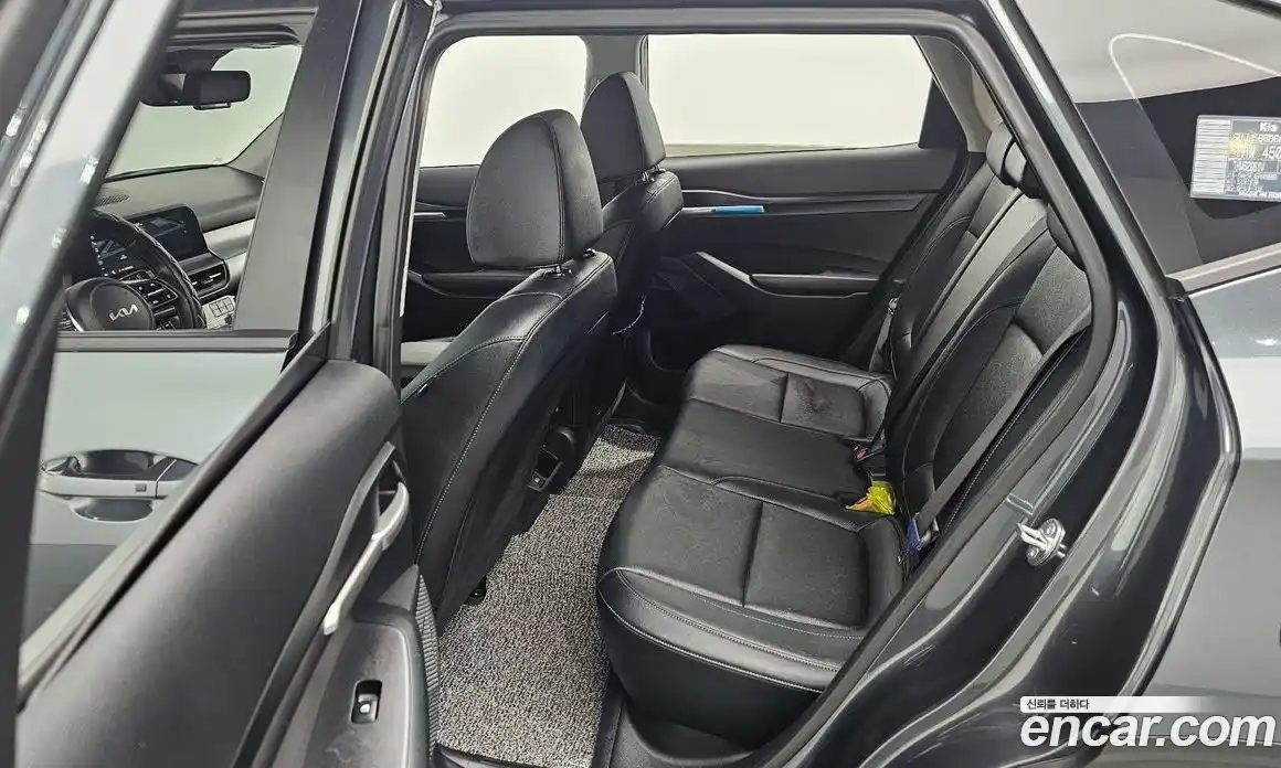 Kia Seltos 2023 2.0 Автомат в Москве № 715924, фото 13