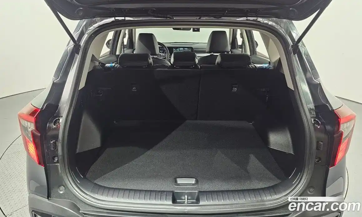 Kia Seltos 2023 2.0 Автомат в Москве № 715924, фото 20