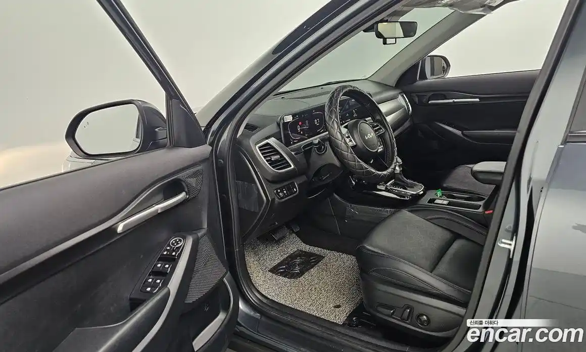 Kia Seltos 2023 2.0 Автомат в Москве № 715924, фото 10