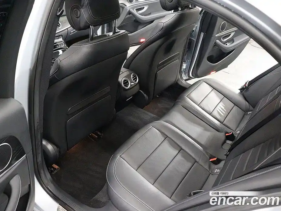 Mercedes-Benz E-Class 2022 2.0 Автомат в Москве № 721914, фото 13