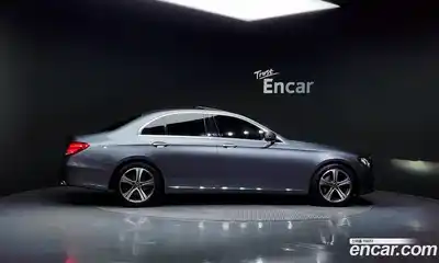 Mercedes-Benz E-Class 2019 2.0 Автомат в Москве № 722397, миниатюра 4