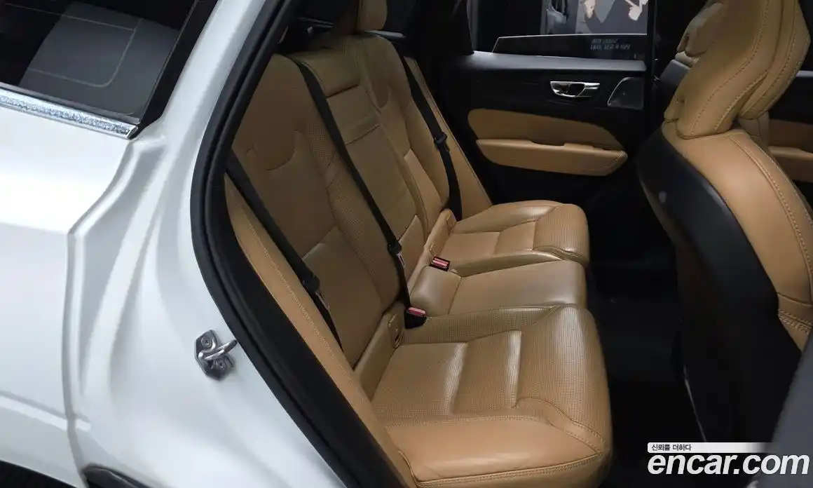 Volvo XC60 2020 2.0 Автомат в Москве № 724127, фото 10