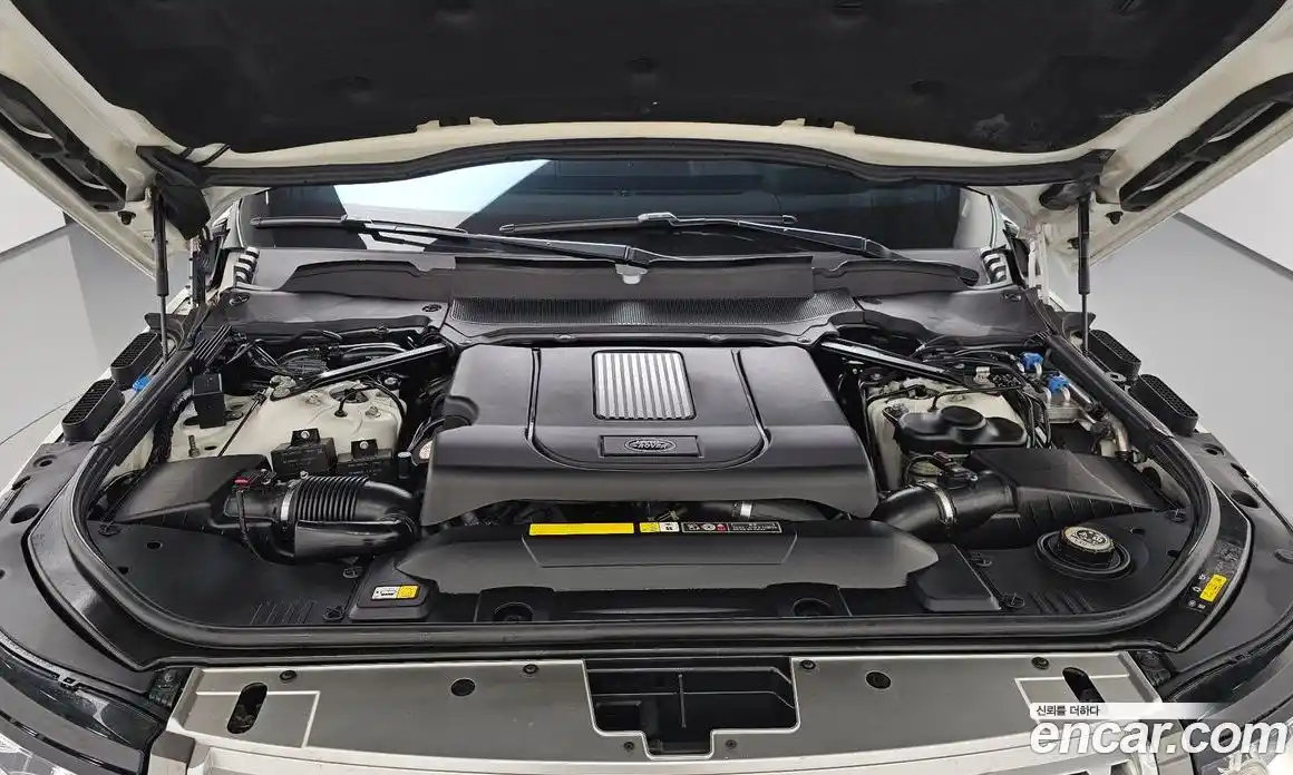 Land Rover Range-Rover 2017 4.4 Автомат в Москве № 724465, фото 6