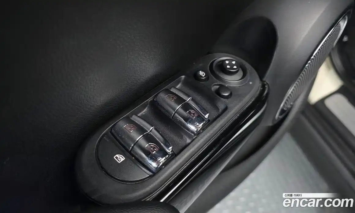 Mini Cooper 2017 2.0 Автомат в Москве № 724889, фото 12