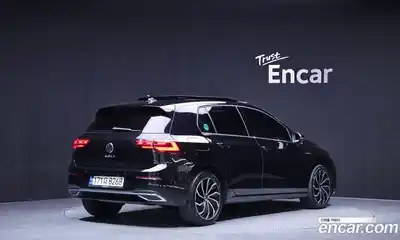 Volkswagen Golf 2023 2.0 Автомат в Москве № 725106, миниатюра 2