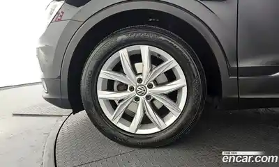 Volkswagen Tiguan 2018 2.0 Автомат в Москве № 725151, миниатюра 5
