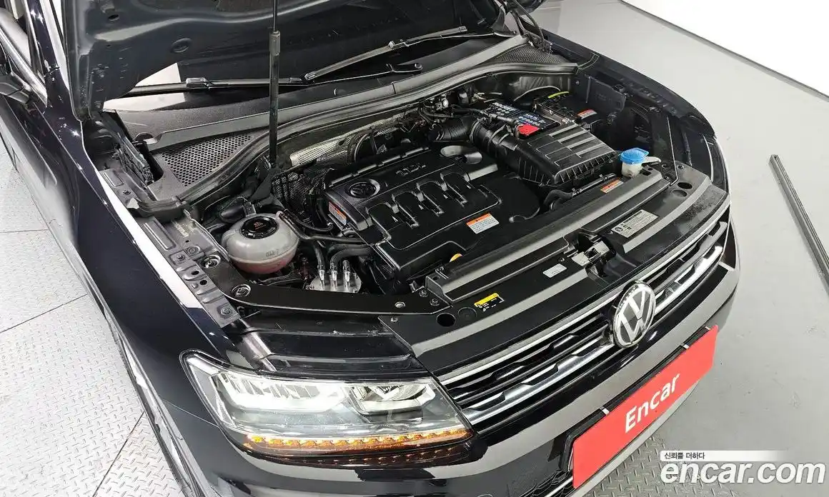 Volkswagen Tiguan 2018 2.0 Автомат в Москве № 725151, фото 6
