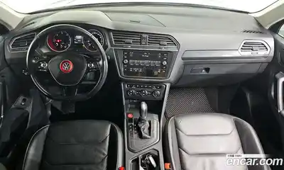 Volkswagen Tiguan 2018 2.0 Автомат в Москве № 725151, миниатюра 7