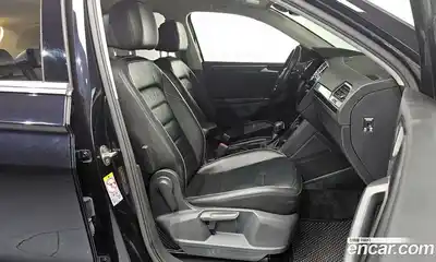 Volkswagen Tiguan 2018 2.0 Автомат в Москве № 725151, миниатюра 10