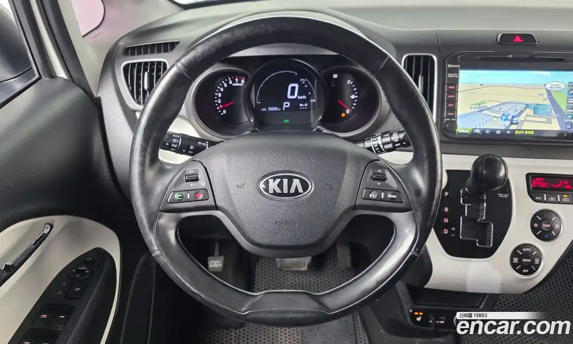 Kia Ray 2013 1.0 Автомат в Москве № 758421, фото 13