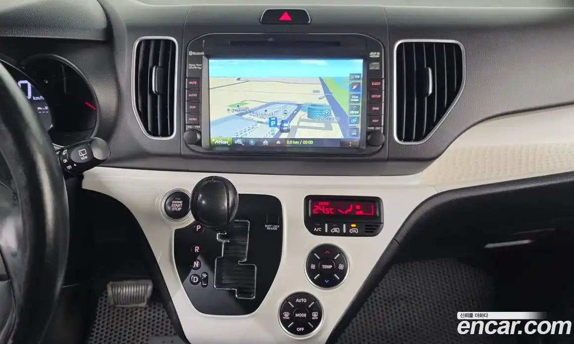 Kia Ray 2013 1.0 Автомат в Москве № 758421, фото 14