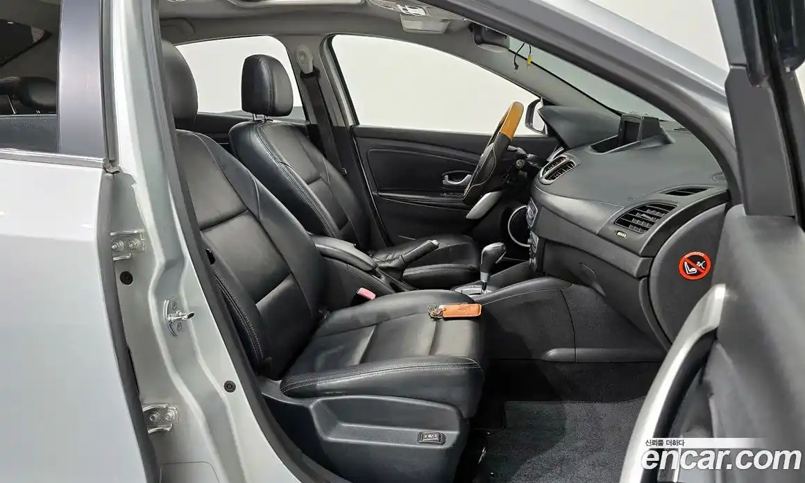 Renault SM3 2010 1.6 Автомат в Москве № 761239, фото 10