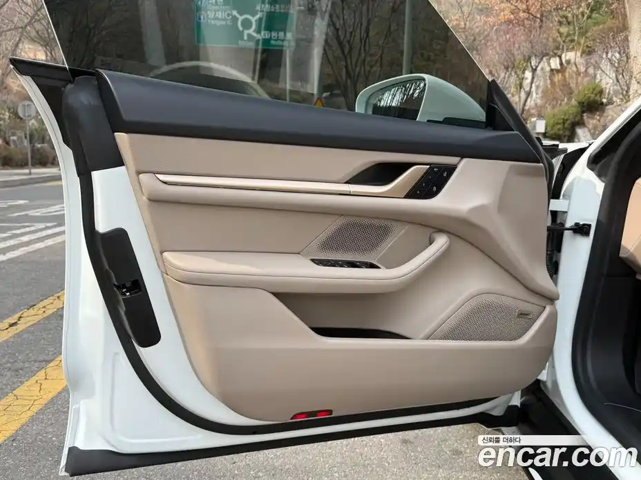 Porsche Taycan 2023 0.1 Автомат в Москве № 765487, фото 5