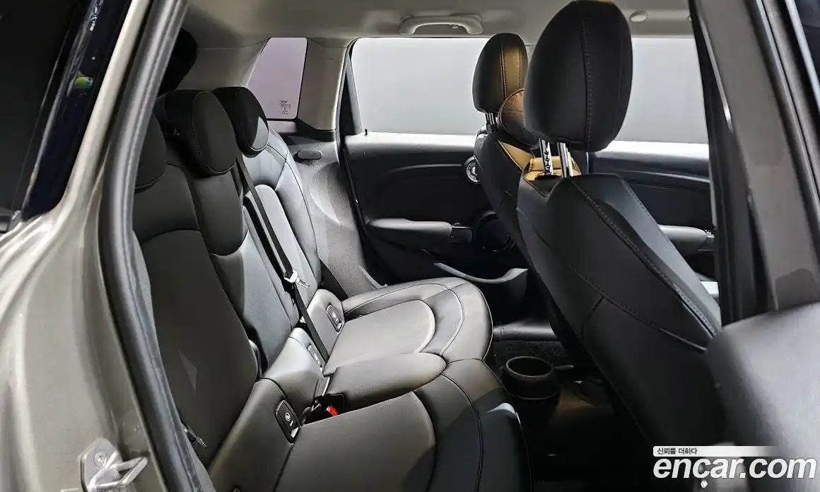 Mini Cooper 2017 1.5 Автомат в Москве № 766271, фото 13