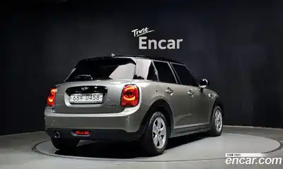 Mini Cooper 2017 1.5 Автомат в Москве № 766271, миниатюра 2