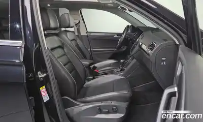 Volkswagen Tiguan 2018 2.0 Автомат в Москве № 767168, миниатюра 11