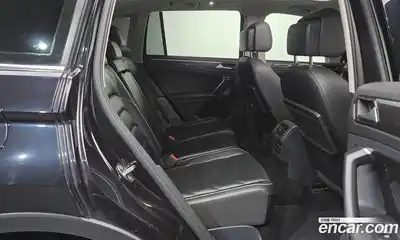 Volkswagen Tiguan 2018 2.0 Автомат в Москве № 767168, миниатюра 12