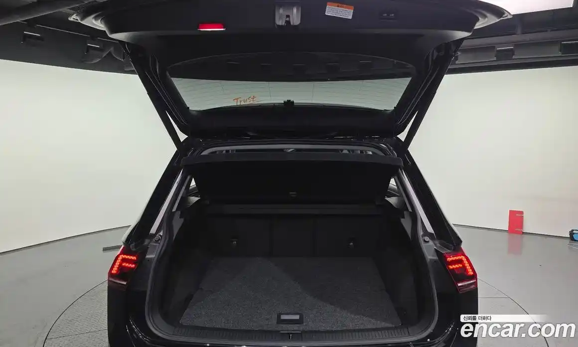 Volkswagen Tiguan 2018 2.0 Автомат в Москве № 767168, фото 20