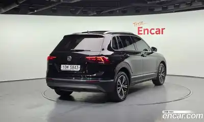 Volkswagen Tiguan 2018 2.0 Автомат в Москве № 767168, миниатюра 2