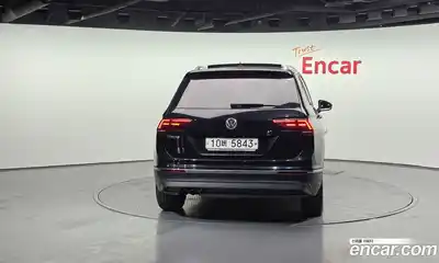 Volkswagen Tiguan 2018 2.0 Автомат в Москве № 767168, миниатюра 4