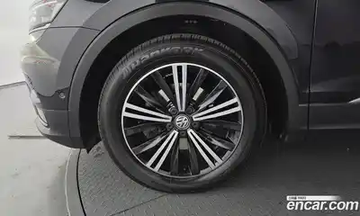 Volkswagen Tiguan 2018 2.0 Автомат в Москве № 767168, миниатюра 5