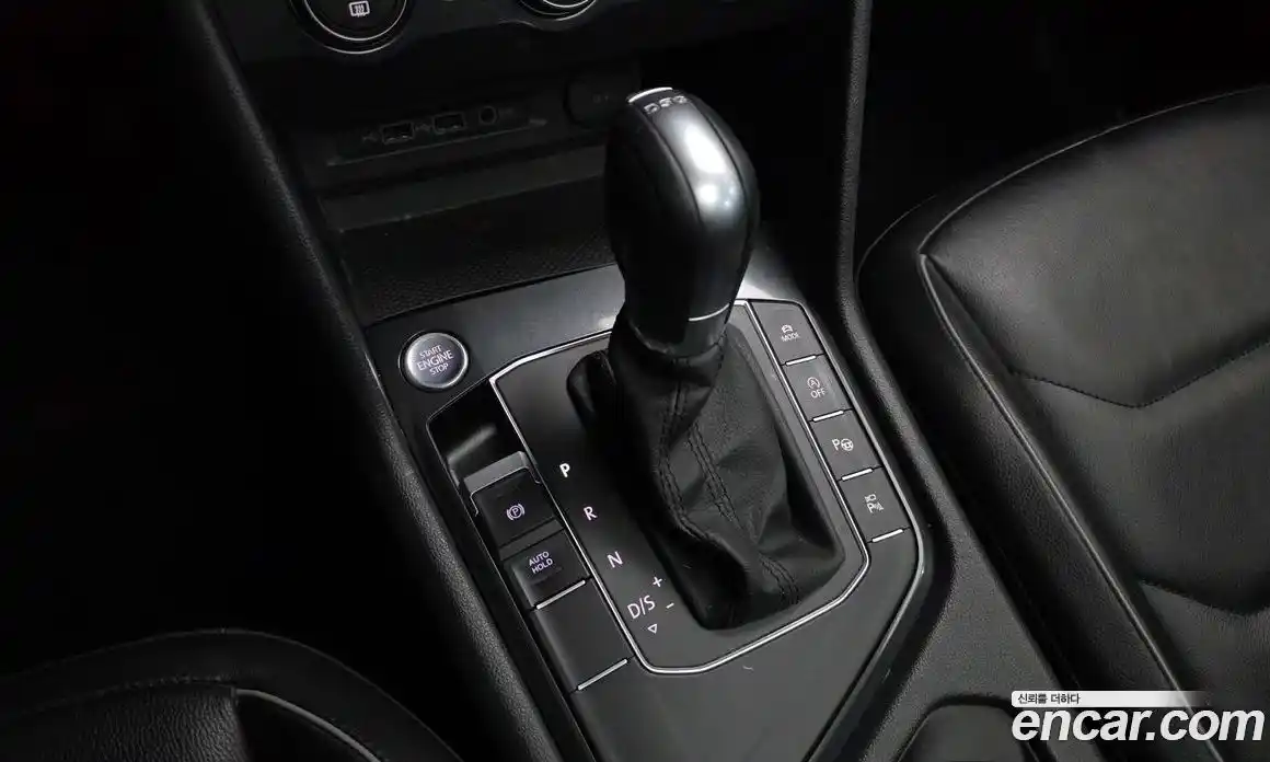 Volkswagen Tiguan 2018 2.0 Автомат в Москве № 767168, фото 9