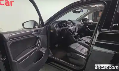 Volkswagen Tiguan 2018 2.0 Автомат в Москве № 767168, миниатюра 10
