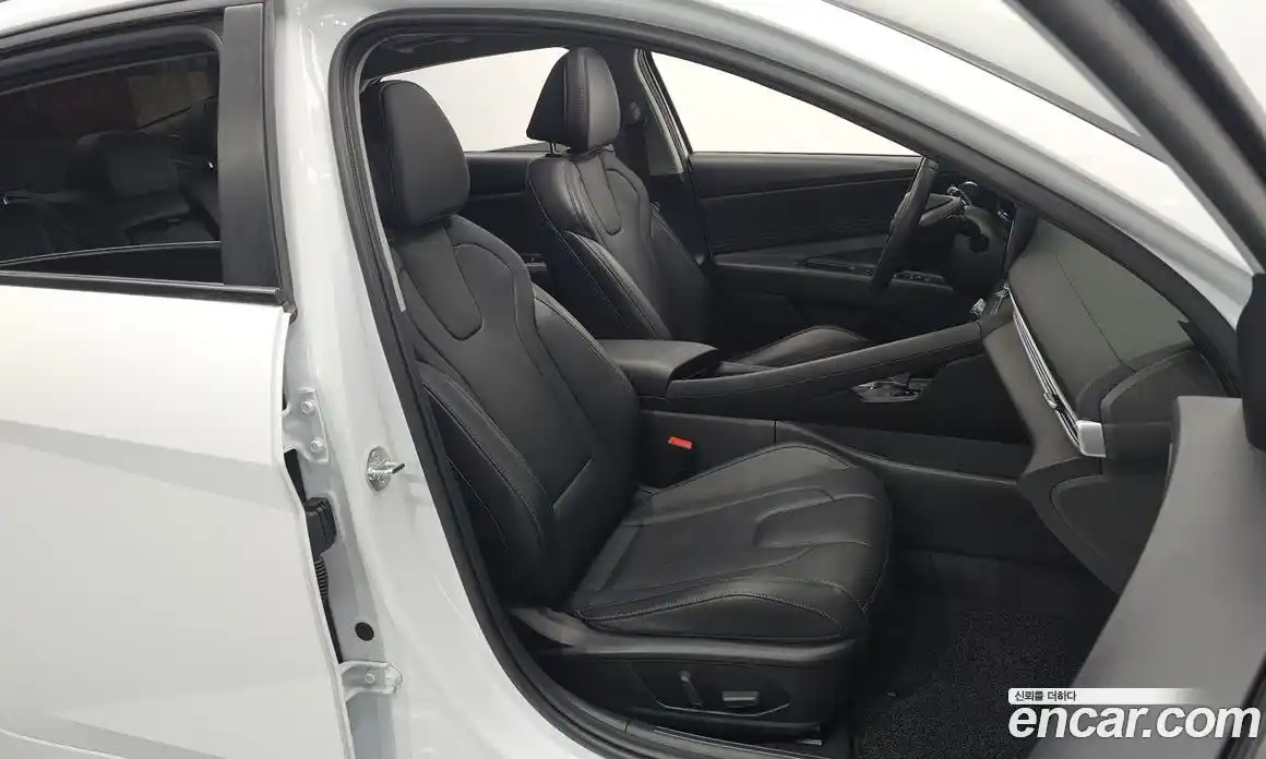 Hyundai Avante 2023 1.6 Автомат в Москве № 125734, фото 10