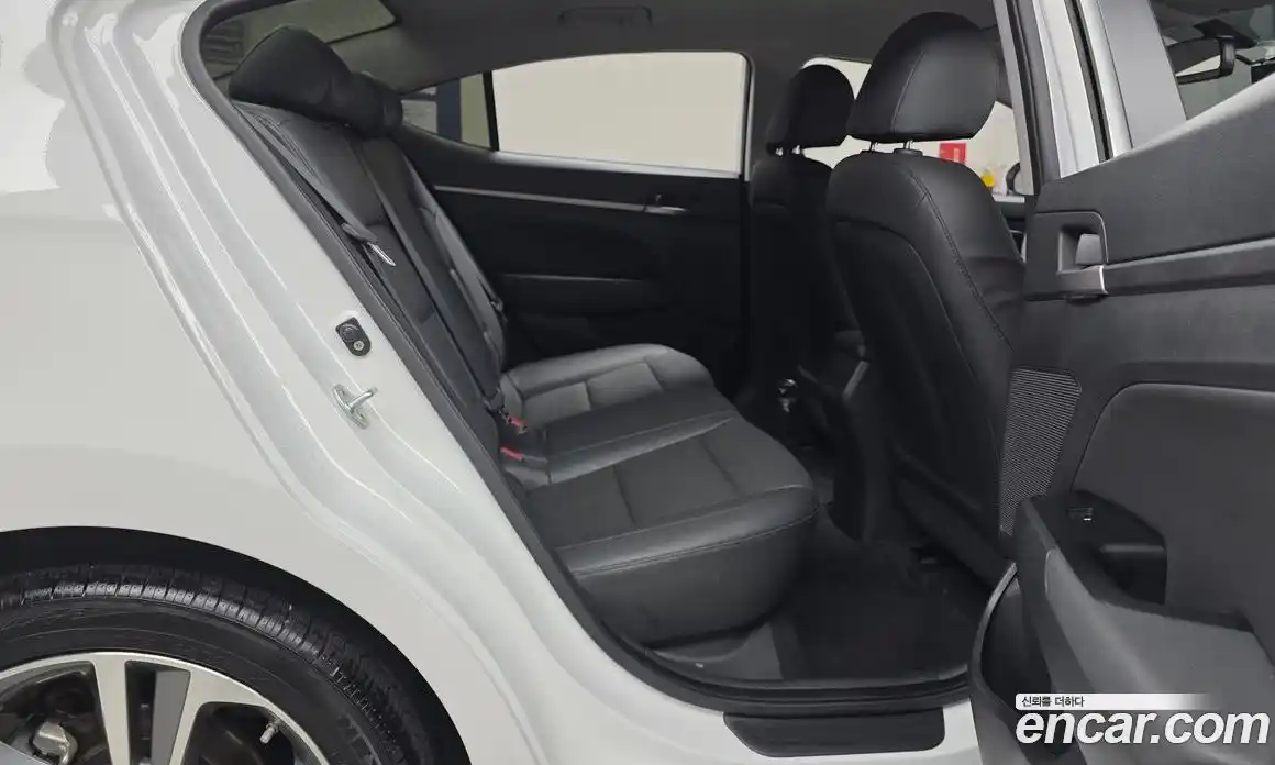 Hyundai Avante 2017 1.6 Автомат в Москве № 714295, фото 12