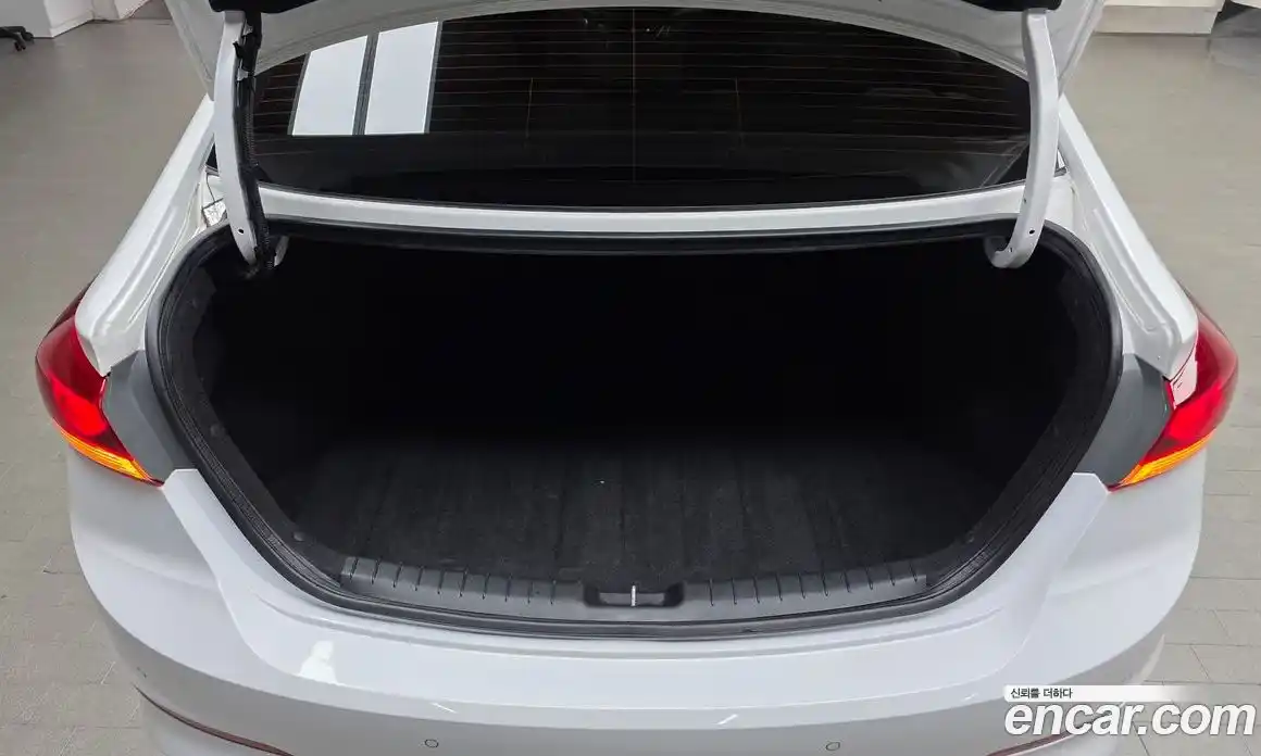 Hyundai Avante 2017 1.6 Автомат в Москве № 714295, фото 20