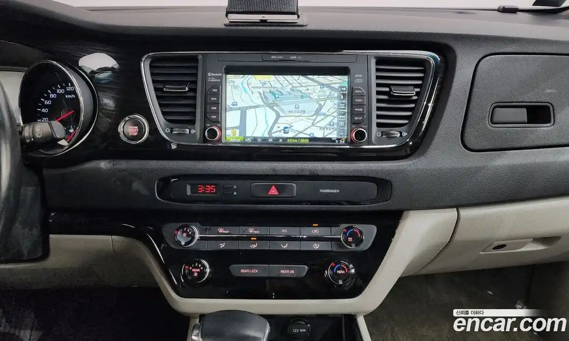 Kia Canival 2018 2.2 Автомат в Москве № 715838, фото 14