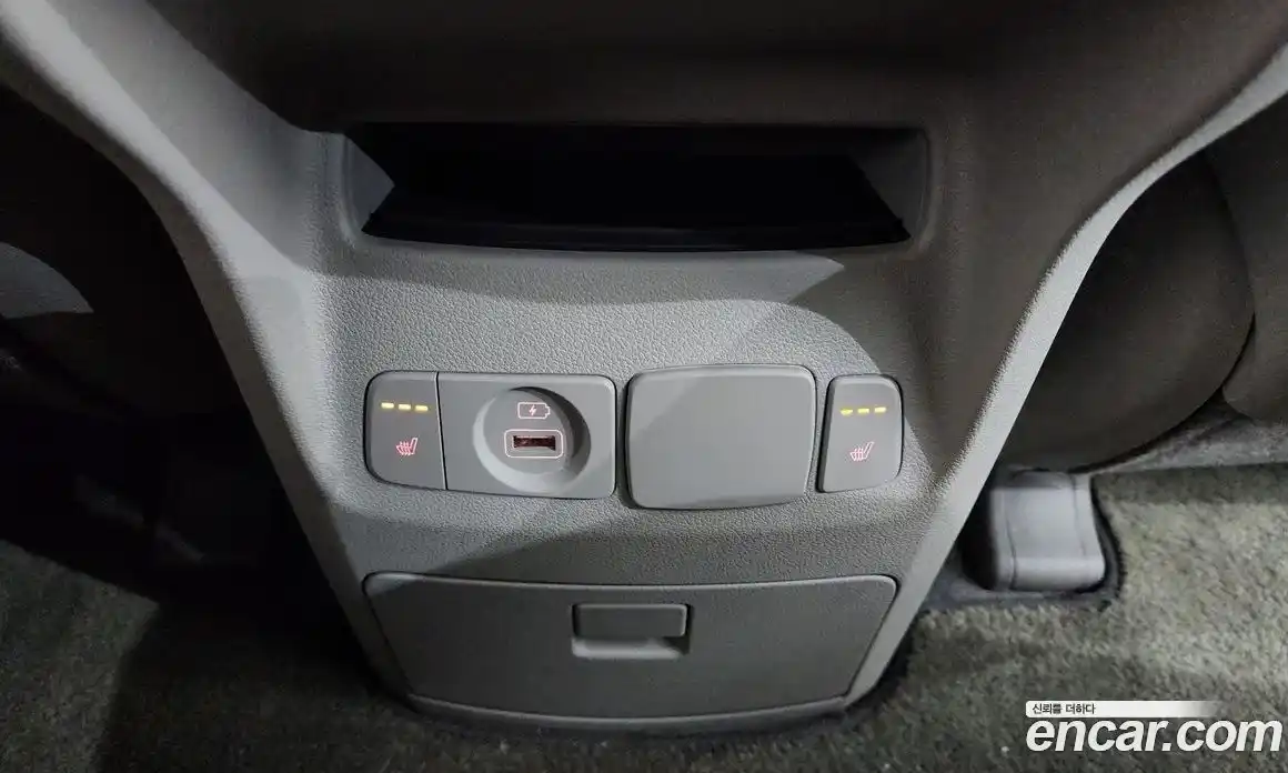 Kia Canival 2018 2.2 Автомат в Москве № 715838, фото 19