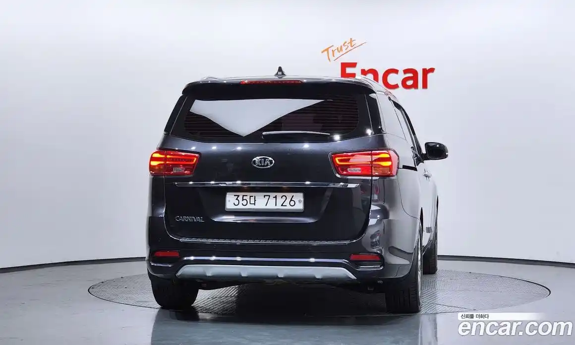 Kia Canival 2018 2.2 Автомат в Москве № 715838, фото 4