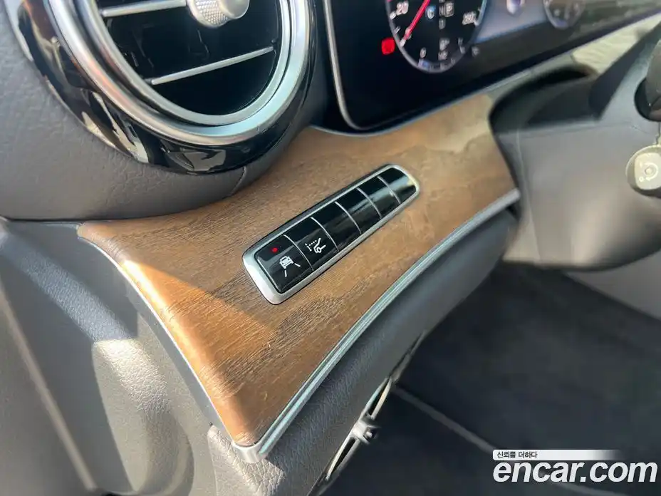 Mercedes-Benz E-Class 2019 2.0 Автомат в Москве № 721821, фото 15