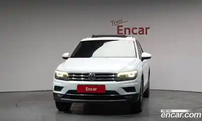 Volkswagen Tiguan 2020 2.0 Автомат в Москве № 725116, миниатюра 3