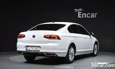 Volkswagen Passat 2021 2.0 Автомат в Москве № 749955, миниатюра 2