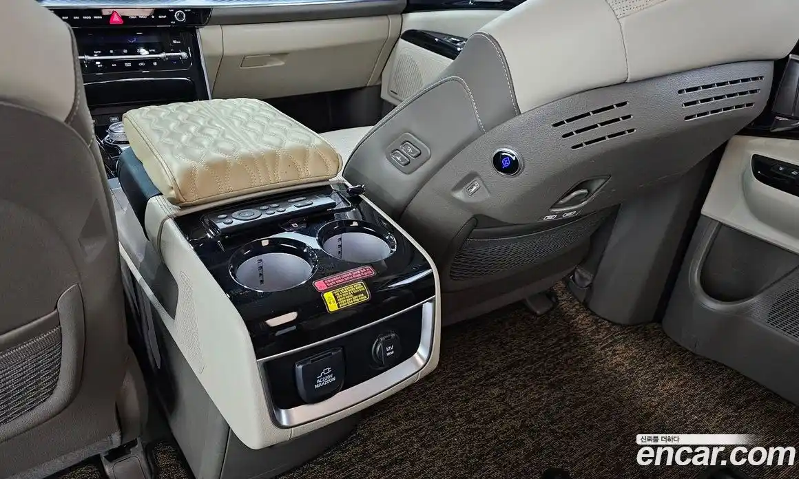 Kia Canival 2023 3.5 Автомат в Москве № 757893, фото 17