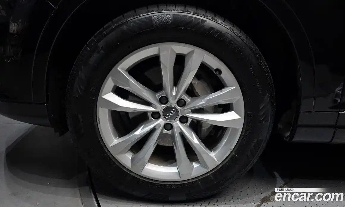 Audi Q7 2019 2.0 Автомат в Москве № 764940, фото 5