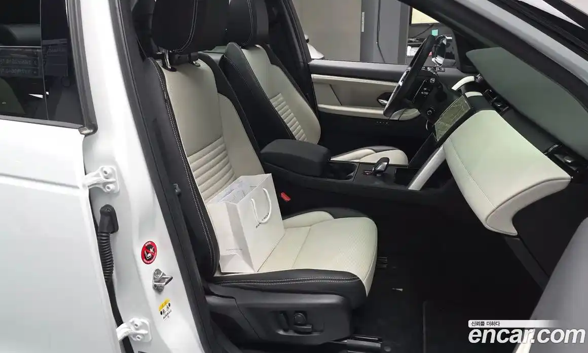 Land Rover Discovery Sport 2025 2.0 Автомат в Москве № 765940, фото 9