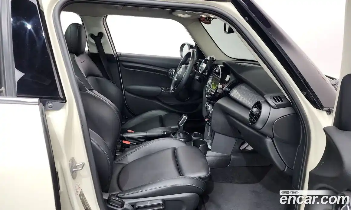 Mini Cooper 2018 1.5 Автомат в Москве № 766270, фото 11