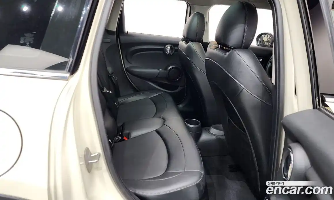 Mini Cooper 2018 1.5 Автомат в Москве № 766270, фото 12