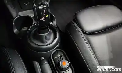 Mini Cooper 2018 1.5 Автомат в Москве № 766270, миниатюра 9