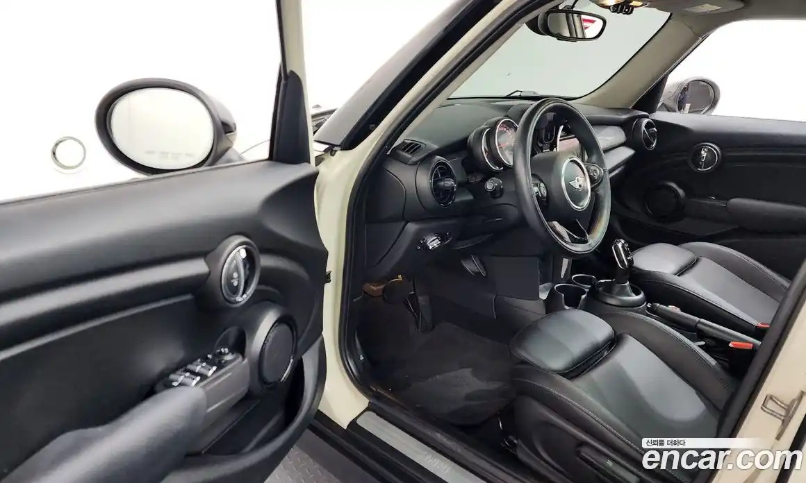 Mini Cooper 2018 1.5 Автомат в Москве № 766270, фото 10