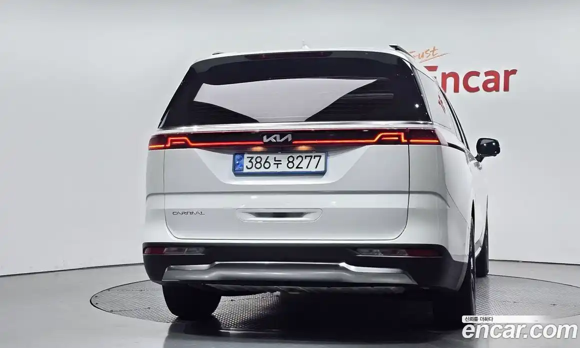 Kia Canival 2023 2.2 Автомат в Москве № 130200, фото 4