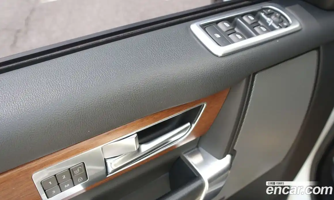 Land Rover Discovery 2016 3.0 Автомат в Москве № 166761, фото 16